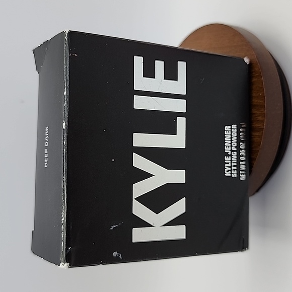 Kylie Kylie Jenner Setting Powder - Deep Dark - Picture 3 of 10